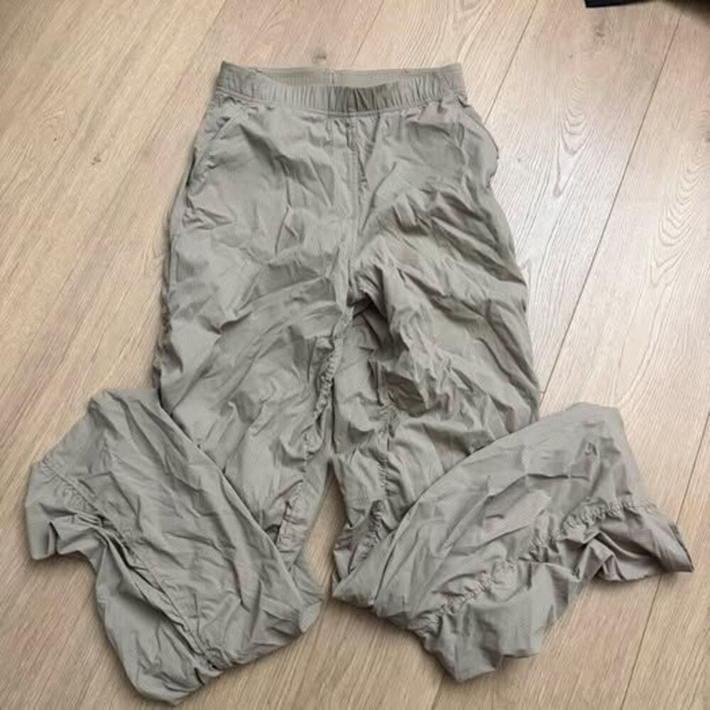 Lululemon Women’s Dance Studio Slim fit high rise flared Pants Size Small Tan